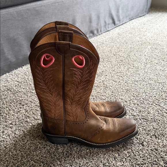 Ariat Brown Leather Heeled Boots with pink Highlights - Picture 4 of 8